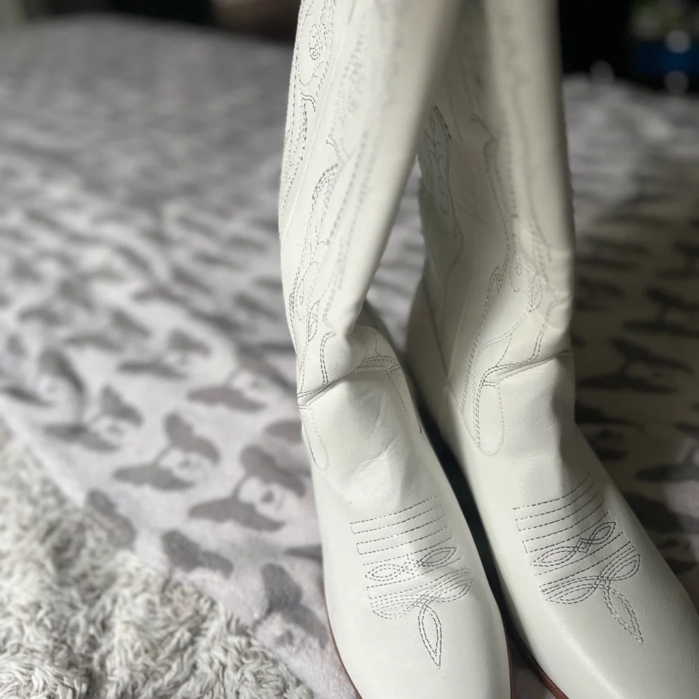 White Western Cowboy Boots - Picture 3 of 7